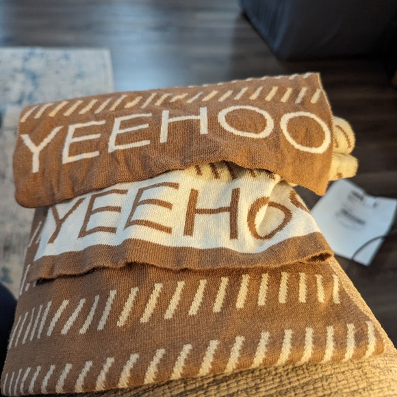 YeeHoo scarf. Knit. Polyester. Brown and tan . 44x9 inches.  Rare find. - Picture 4 of 6